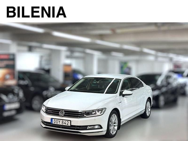 Vit Begagnad 2015 VW Passat GTS Sedan | 174 900 kr (Bra pris) - Bild 1/4