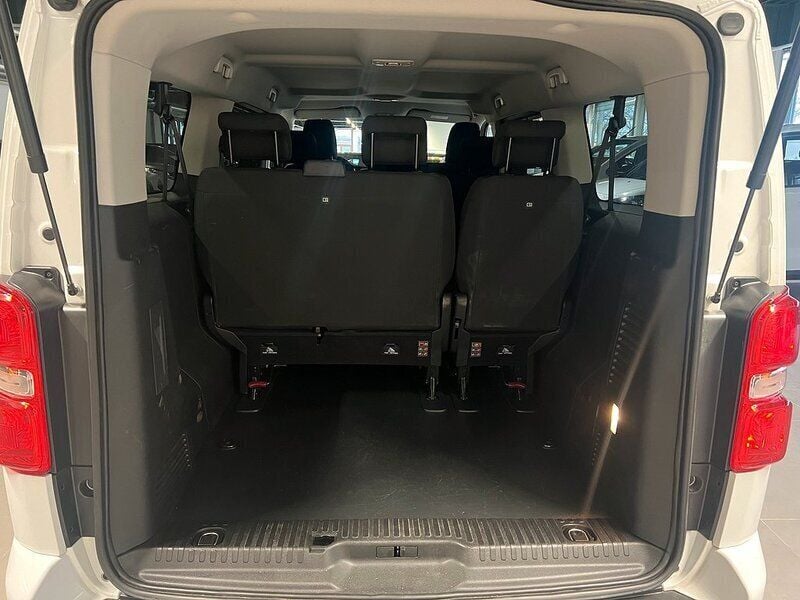 Begagnad Peugeot e-Traveller Business-Line 100 kW (136 HK) 2023 Vit Minibuss