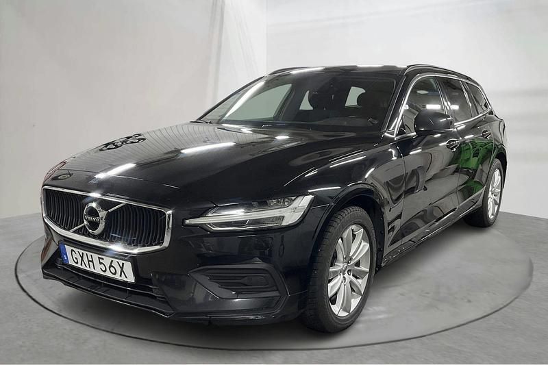 Svart Begagnad 2022 Volvo V60 Momentum Kombi | 259 000 kr (Marknadspris) - Bild 1/4