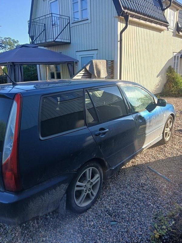 Blå Begagnad 2004 Mitsubishi Lancer Kombi | 6 500 kr (Bra pris) - Bild 1/3