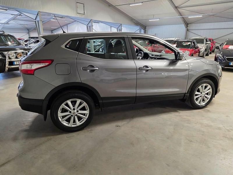 Begagnad Nissan Qashqai 116 HK (85 kW) 2016 Grå (grå metallic) SUV