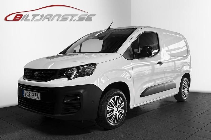 Vit Begagnad 2023 Peugeot Partner Minibuss | 229 875 kr (Dyr) - Bild 1/4