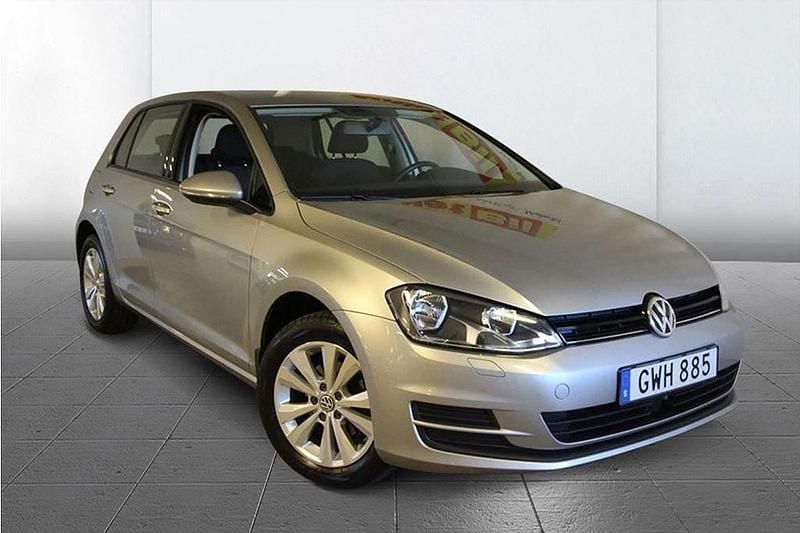 Silver Begagnad 2015 VW Golf VII Halvkombi | 68 900 kr (Bra pris) - Bild 1/3