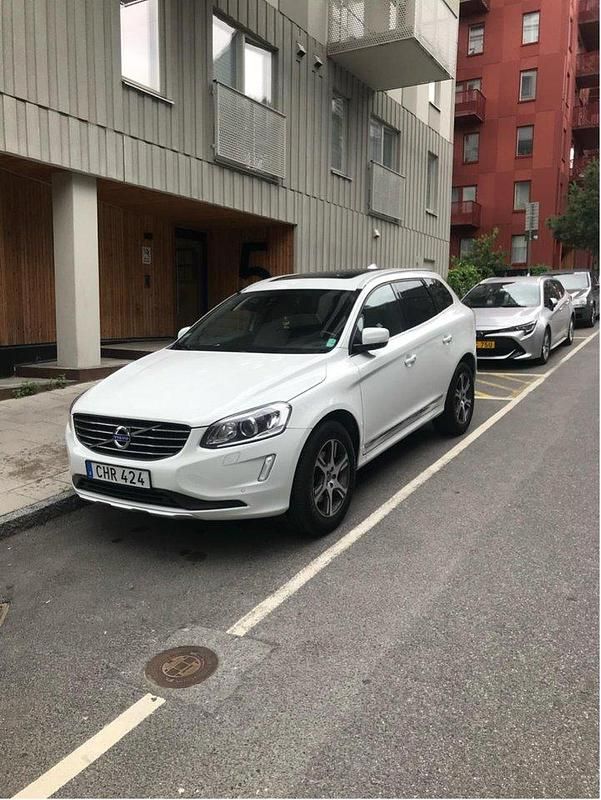 Vit Begagnad 2014 Volvo XC60 Summum SUV | 170 000 kr (Marknadspris) - Bild 1/4