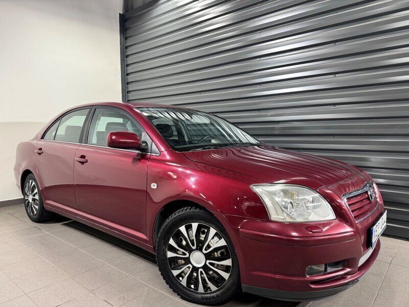 Röd Begagnad 2005 Toyota Avensis Sedan | 44 900 kr (Marknadspris) - Bild 1/4