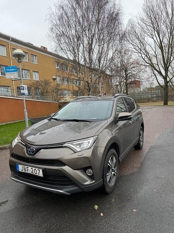 Begagnad 2017 Toyota RAV4 Hybrid SUV | 215 000 kr (Marknadspris) - Bild 1/4