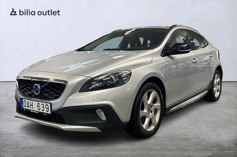 Silver Begagnad 2014 Volvo V40 CC Momentum Kombi | 144 900 kr (Marknadspris) - Bild 1/3