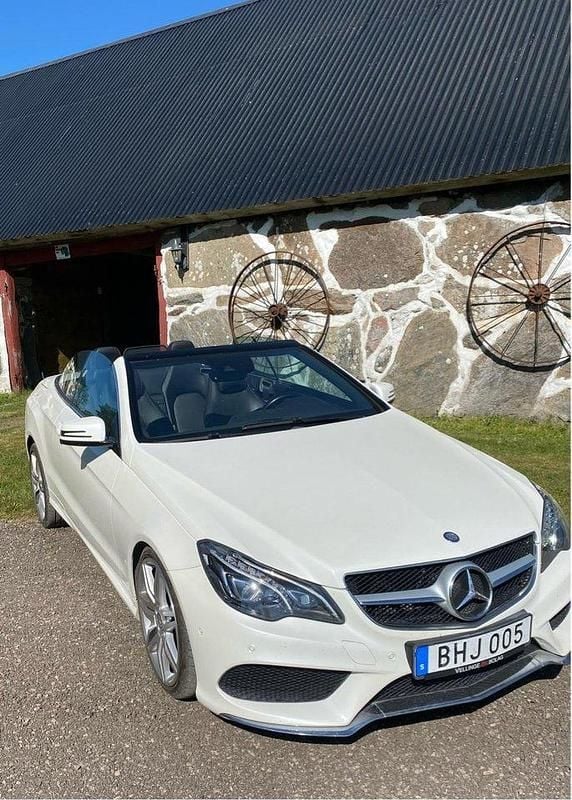 Vit Begagnad 2014 Mercedes E200 AMG Cab | 249 900 kr - Bild 1/4
