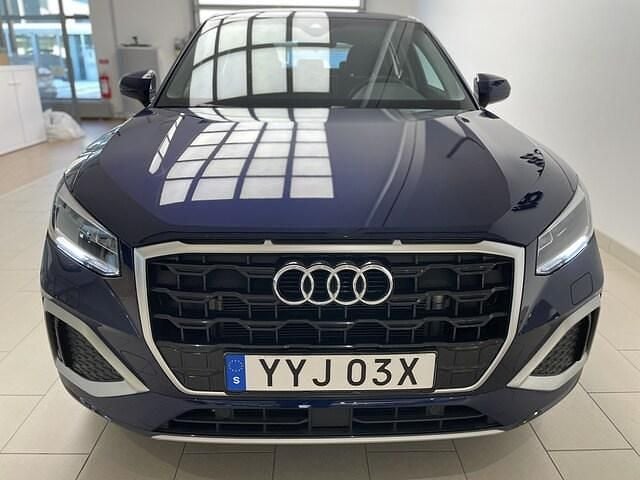 Begagnad Audi Q2 Advanced Plus 150 HK (110 kW) 2024 Navarrablå metallic SUV
