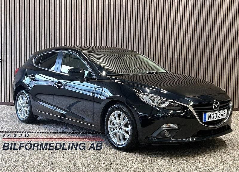 Svart Begagnad 2016 Mazda 3 Inclusive Halvkombi | 129 900 kr (Marknadspris) - Bild 1/4