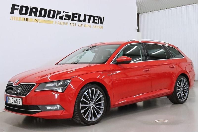Röd Begagnad 2017 Skoda Superb LAURIN & KLEMENT Kombi | 194 800 kr (Marknadspris) - Bild 1/4
