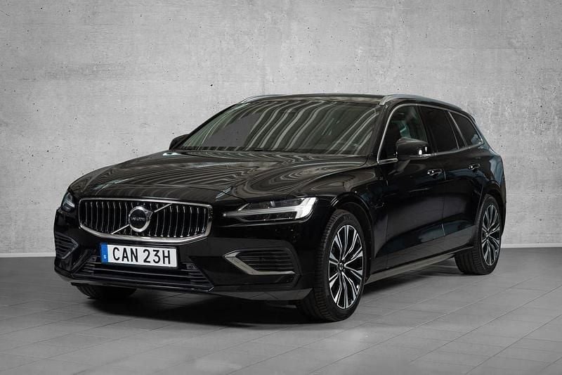 Svart Begagnad 2023 Volvo V60 Core Kombi | 389 000 kr (Marknadspris) - Bild 1/4