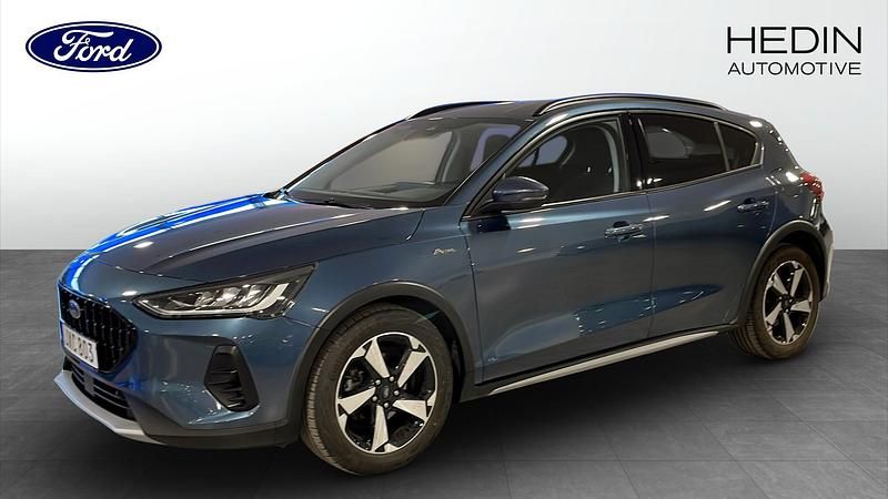 Blå Begagnad 2023 Ford Focus Active | 184 900 kr (Marknadspris) - Bild 1/4