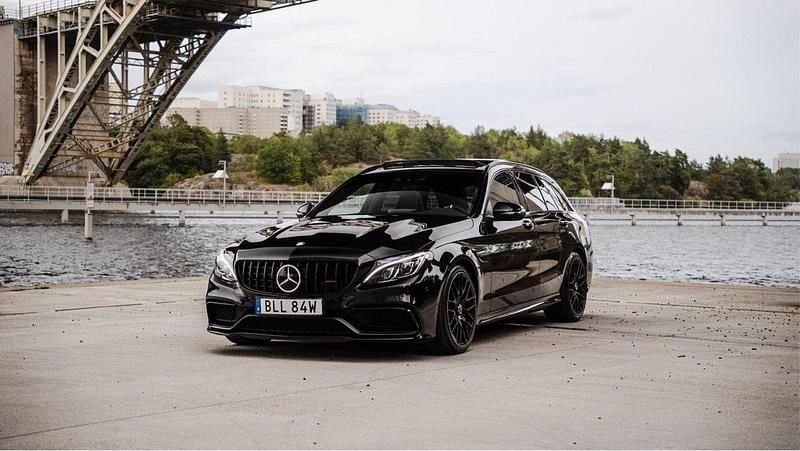 Svart Begagnad 2017 Mercedes C63S AMG AMG Kombi | 509 000 kr (Marknadspris) - Bild 1/4