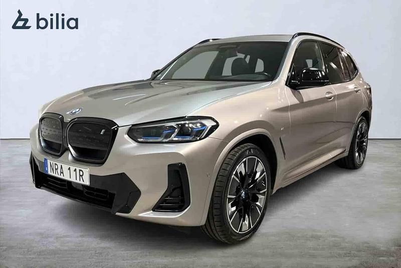 Silver Begagnad 2023 BMW iX3 SUV | 478 900 kr - Bild 1/1