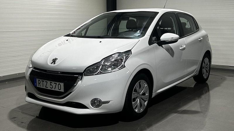 Vit Begagnad 2015 Peugeot 208 Halvkombi | 59 900 kr (Marknadspris) - Bild 1/4