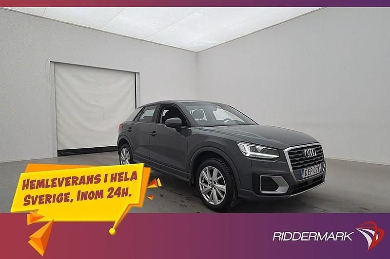 Grå Begagnad 2020 Audi Q2 SUV | 179 800 kr (Marknadspris) - Bild 1/3
