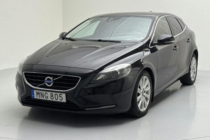 Svart Begagnad 2015 Volvo V40 Momentum Kombi | 135 000 kr (Marknadspris) - Bild 1/4