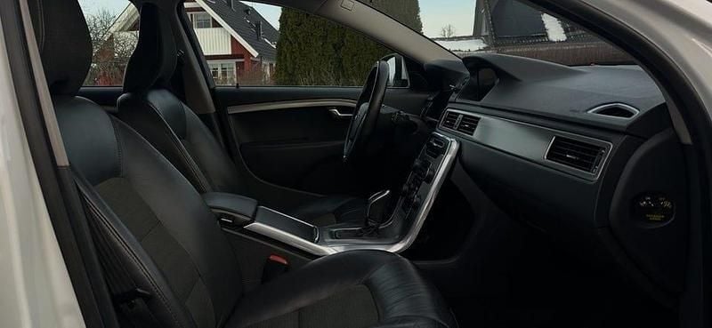 Begagnad Volvo V70 Momentum 181 HK (133 kW) 2014 Vit Kombi