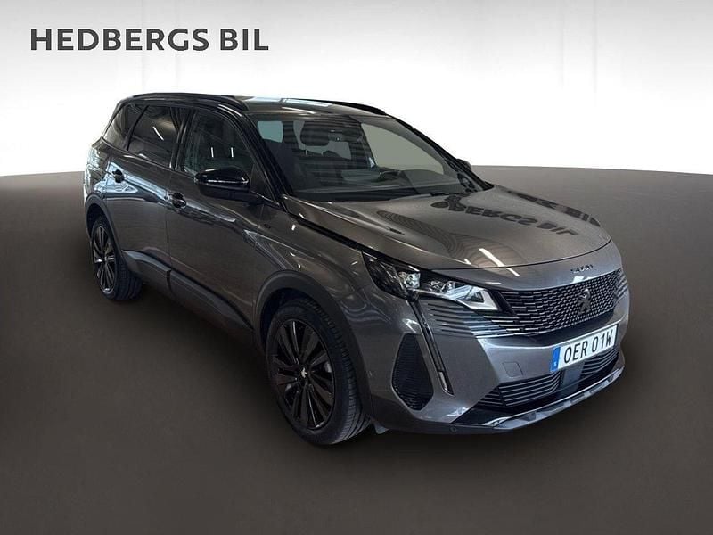 Grå Begagnad 2023 Peugeot 5008 Minibuss | 319 900 kr (Marknadspris) - Bild 1/4