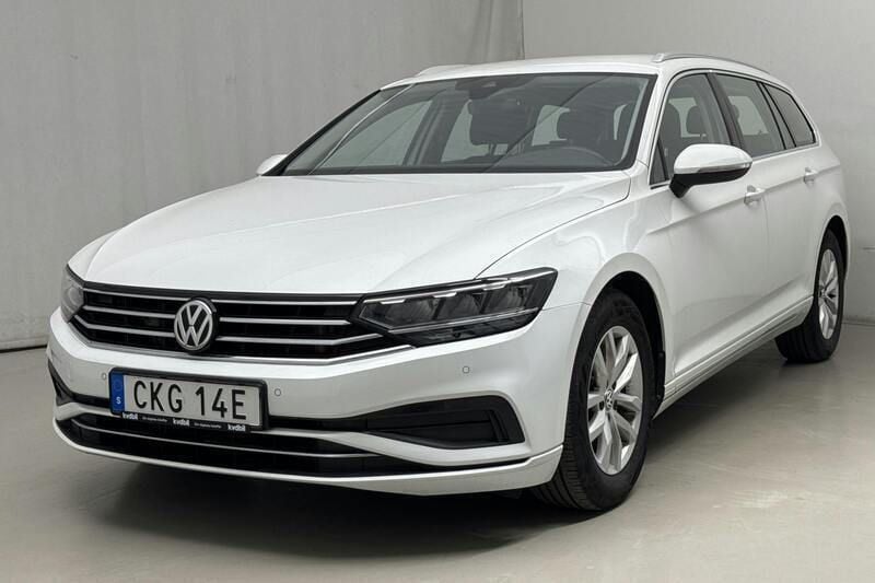 Vit Begagnad 2020 VW Passat | 210 000 kr (Superpris) - Bild 1/4