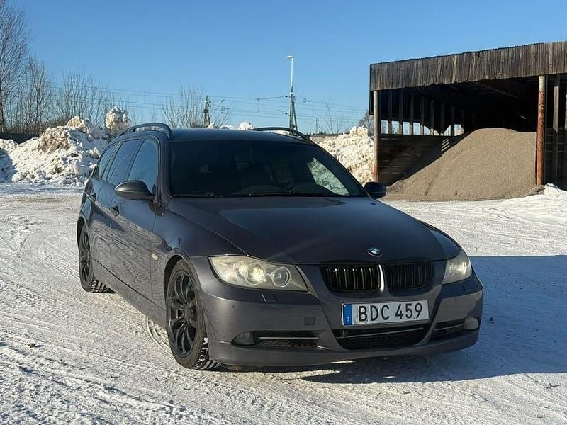Begagnad BMW 330 231 HK (169 kW) 2006 Kombi