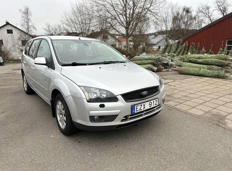 Grå Begagnad 2007 Ford Focus Kombi | 18 000 kr (Marknadspris) - Bild 1/4