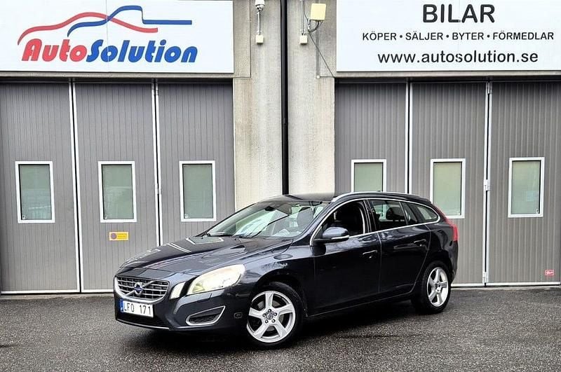 Begagnad Volvo V60 Summum 116 HK (85 kW) 2011 Grå Kombi