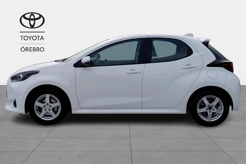 Begagnad Toyota Yaris 2023 Vit Halvkombi