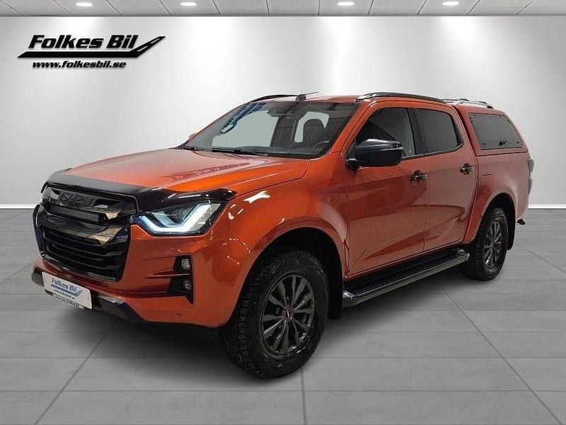 Valencia orange metallic Begagnad 2023 Isuzu D-Max Pickup | 498 750 kr (Bra pris) - Bild 1/4