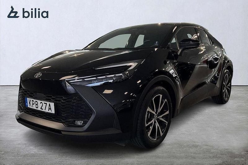 Svart Begagnad 2024 Toyota C-HR Style SUV | 379 900 kr (Marknadspris) - Bild 1/3