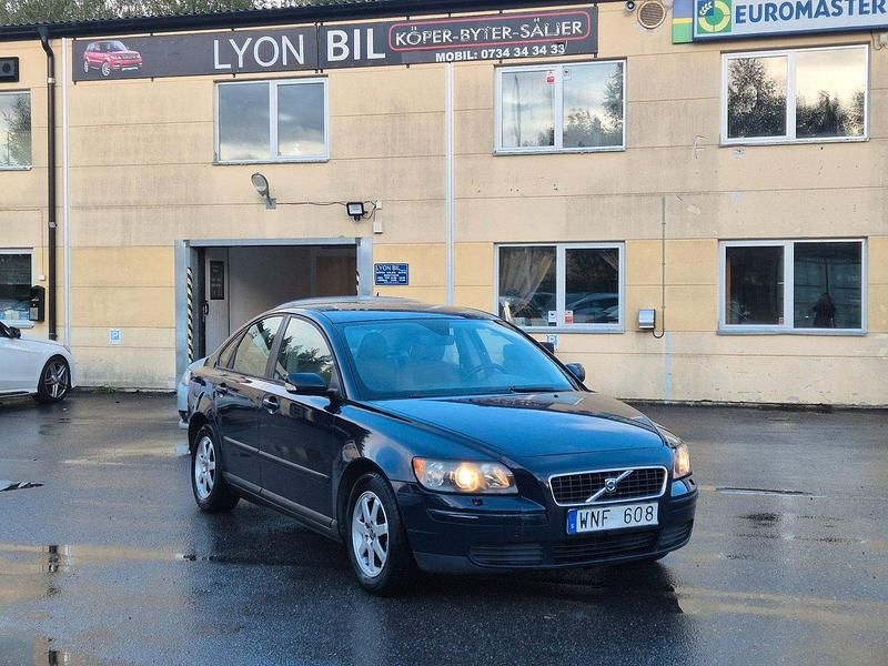 Blå Begagnad 2005 Volvo S40 Sedan | 22 900 kr (Marknadspris) - Bild 1/4