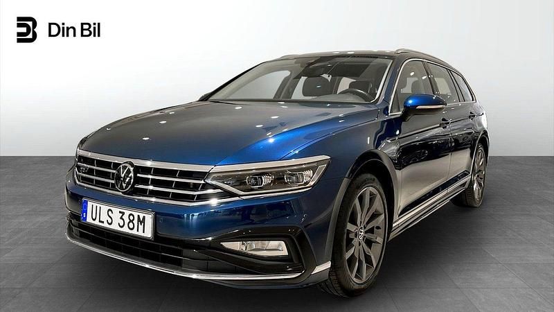 Blå Begagnad 2022 VW Passat R-line Kombi | 339 900 kr (Lite dyr) - Bild 1/4