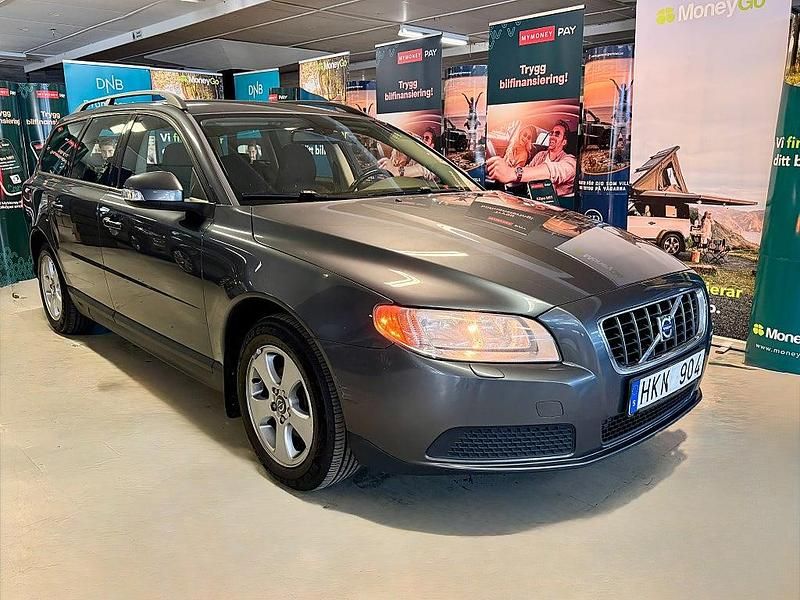 Grå Begagnad 2008 Volvo V70 Kombi | 44 900 kr (Marknadspris) - Bild 1/4