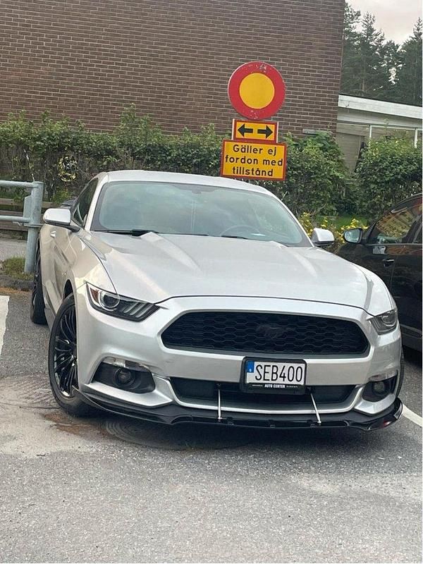 Silver Begagnad 2015 Ford Mustang Sportkupé | 209 900 kr (Marknadspris) - Bild 1/4