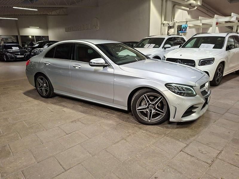 Silvermetallic Begagnad 2020 Mercedes C220 AMG line Sedan | 269 800 kr (Marknadspris) - Bild 1/4