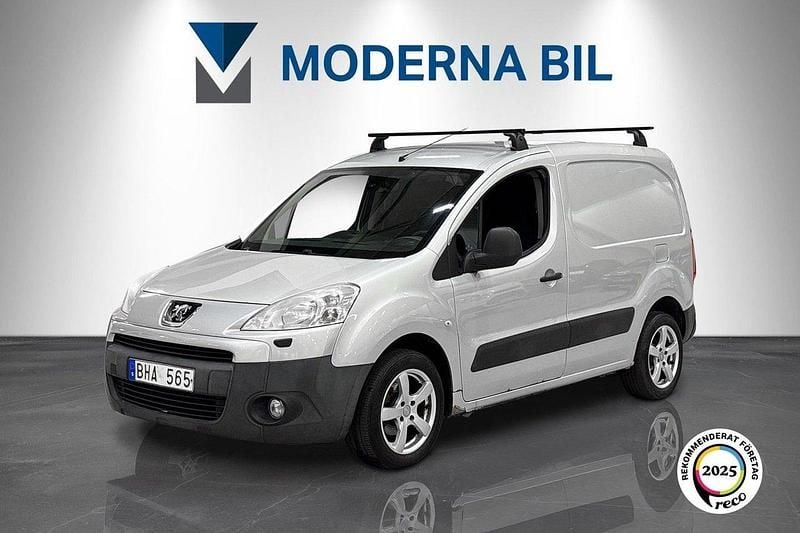 Ljusgrå (grå) Begagnad 2011 Peugeot Partner Minibuss | 29 900 kr (Marknadspris) - Bild 1/4