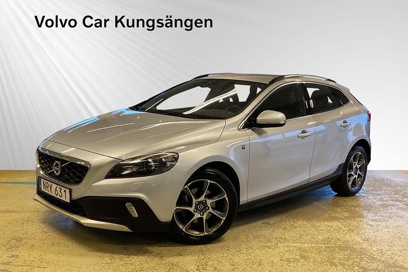 Silver Begagnad 2014 Volvo V40 Business Edition Halvkombi | 139 900 kr (Marknadspris) - Bild 1/3