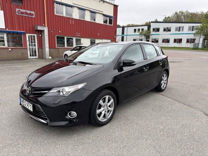 Svart Begagnad 2014 Toyota Auris Executive Halvkombi | 99 900 kr (Bra pris) - Bild 1/4