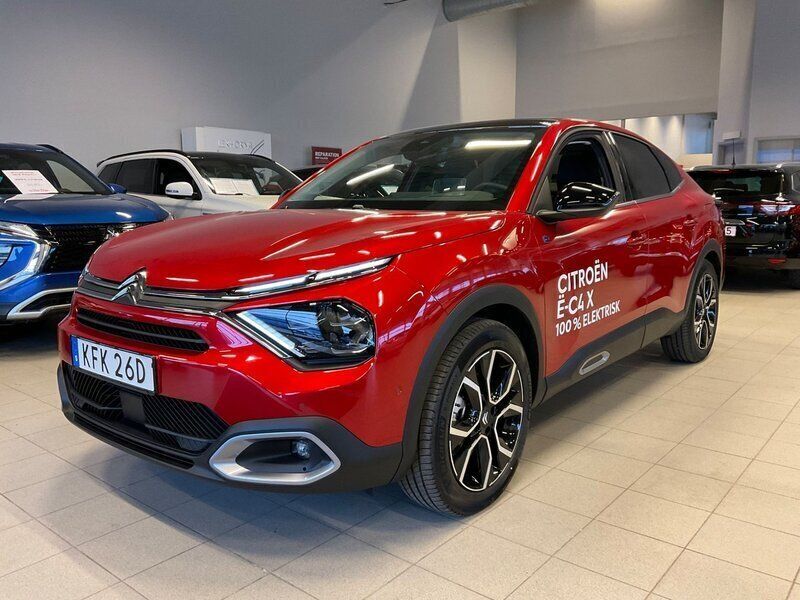 Röd Begagnad 2023 Citroën e-C4 Exclusive Sedan | 378 000 kr - Bild 1/4