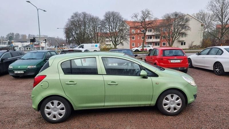 Grön Begagnad 2011 Opel Corsa Enjoy Halvkombi | 31 000 kr (Marknadspris) - Bild 1/4