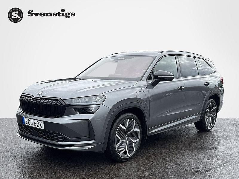 Grå Ny 2025 Skoda Kodiaq SportLine SUV | 529 900 kr (Marknadspris) - Bild 1/4
