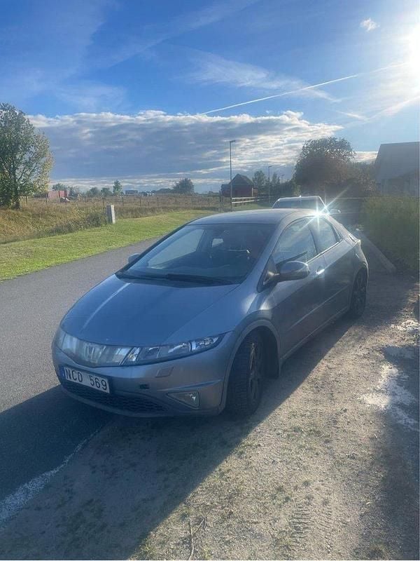 Blå Begagnad 2008 Honda Civic Sport Halvkombi | 23 000 kr (Superpris) - Bild 1/2
