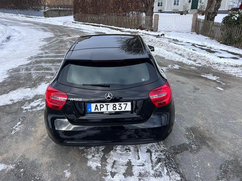 Begagnad Mercedes A180 122 HK (89 kW) 2014 Svart metalick