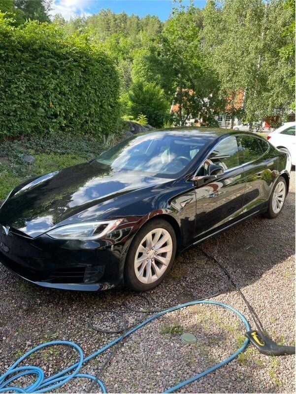 Svart Begagnad 2017 Tesla Model S Sedan | 240 000 kr (Bra pris) - Bild 1/4