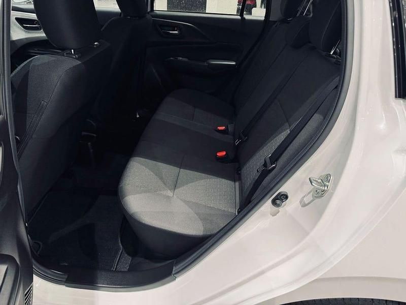 Begagnad Suzuki Swift 83 HK (61 kW) 2024 Vit Halvkombi