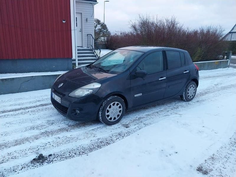 Begagnad 2012 Renault Clio IV Halvkombi | 33 900 kr (Bra pris) - Bild 1/4