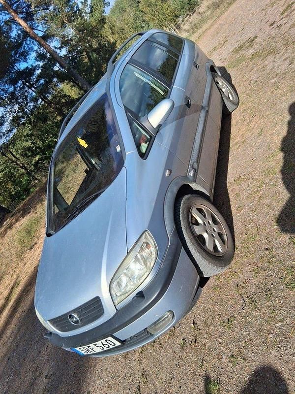 Grå Begagnad 2001 Opel Zafira Minibuss | 20 000 kr - Bild 1/4