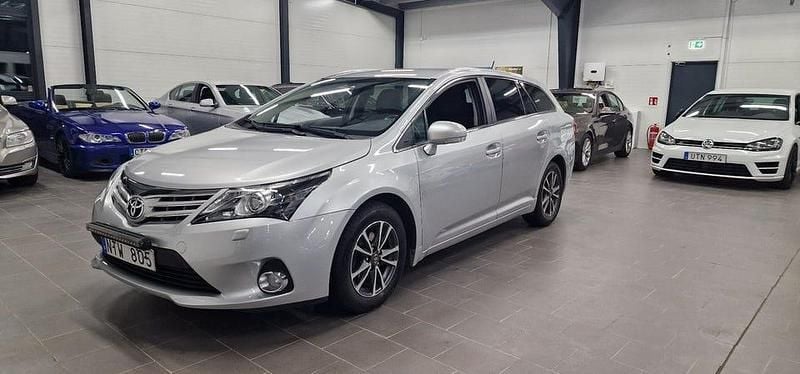 Silver Begagnad 2013 Toyota Avensis Business Edition Kombi | 74 900 kr (Bra pris) - Bild 1/4