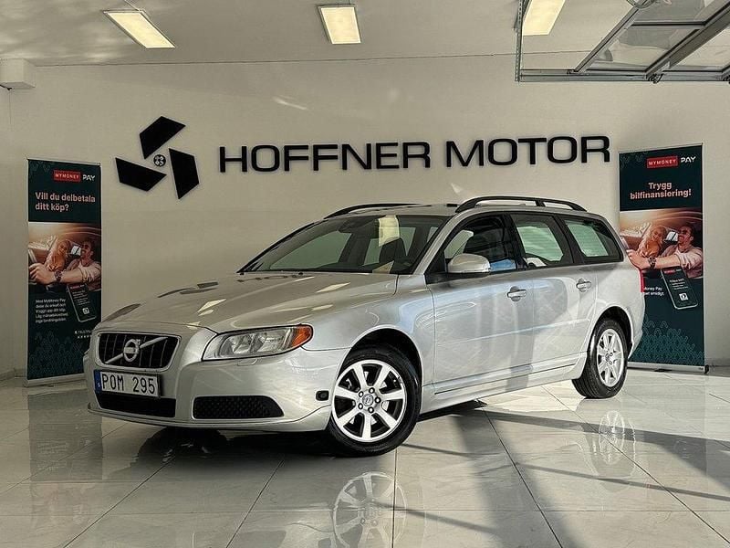 Ljusgrå Begagnad 2012 Volvo V70 Kinetic Kombi | 109 000 kr (Marknadspris) - Bild 1/4